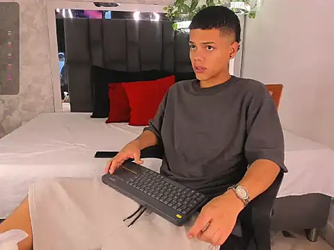 PATRIICKMILLER online show from March 5, 3:08 pm