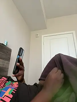 Snapshot of makeherfeelg chatting on March 25, 2:01 pm makeherfeelg online show from March 25, 2:01 pm