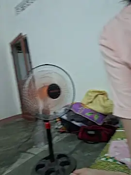 Snapshot of kieuqueen92 chatting on March 1, 12:29 pm kieuqueen92 online show from March 1, 12:29 pm