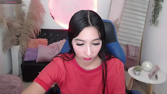 Snapshot of ivvoncute chatting on May 1, 1:21 am ivvoncute online show from May 1, 1:21 am