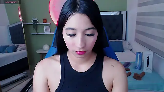 Snapshot of ivvoncute chatting on May 12, 1:25 am ivvoncute online show from May 12, 1:25 am