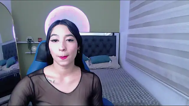 Snapshot of ivvoncute chatting on May 27, 1:13 am ivvoncute online show from May 27, 1:13 am