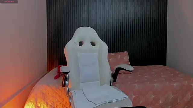 karola cute  online show from April 21, 10:21 am