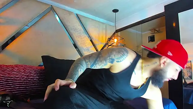 SantiagoHincapiie online show from February 25, 4:22 am