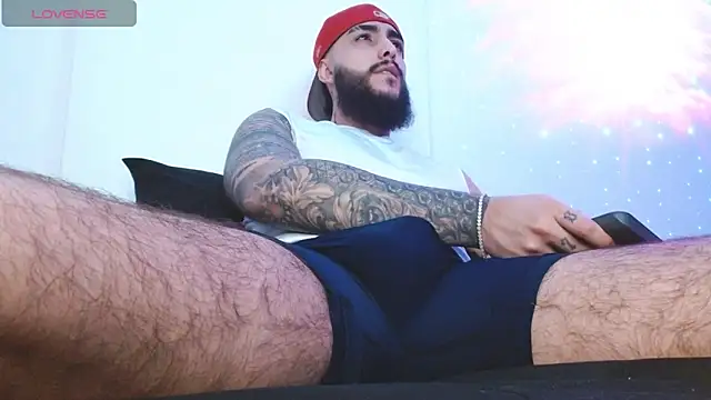 SantiagoHincapiie online show from April 22, 6:05 am