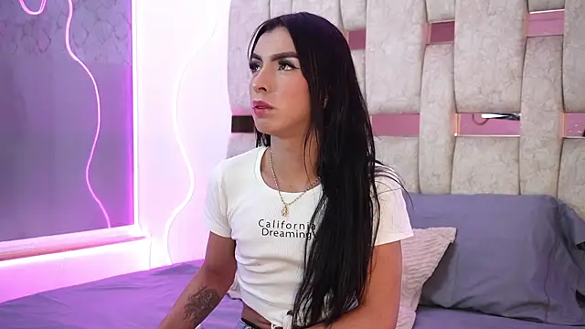 Fernanda thail  online show from April 7, 8:09 pm