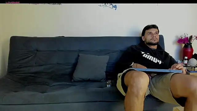 heteros hot  online show from April 13, 9:20 pm