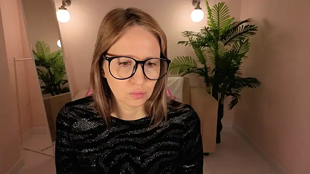 Elizabeth Andersonn online show from April 20, 1:08 am