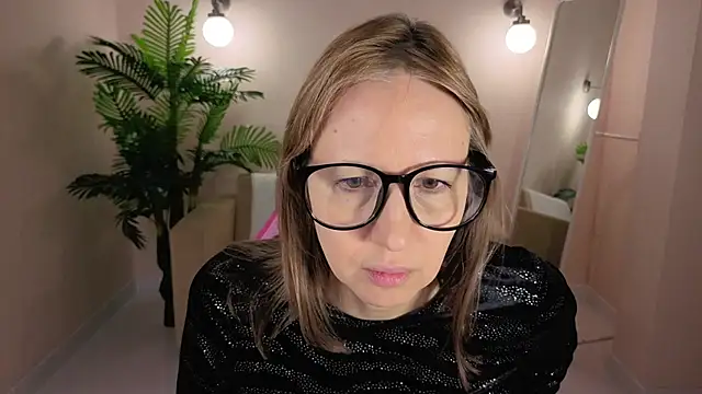 Elizabeth Andersonn online show from April 21, 12:56 am