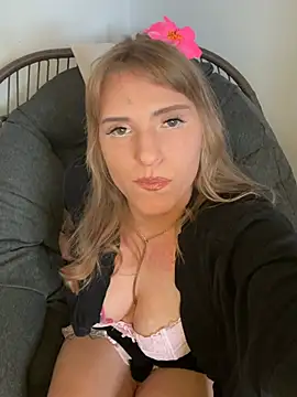 TiffyRose online show from February 25, 2:16 pm