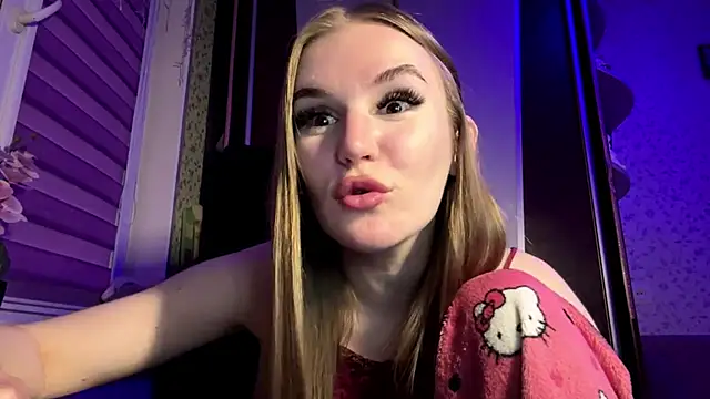 TinyTifa online show from March 6, 3:52 pm