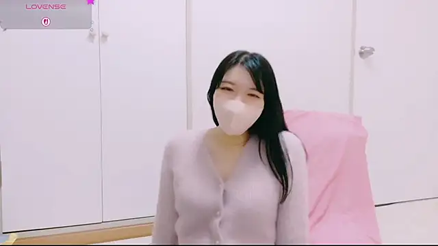 natsuka-chan online show from April 23, 11:20 am