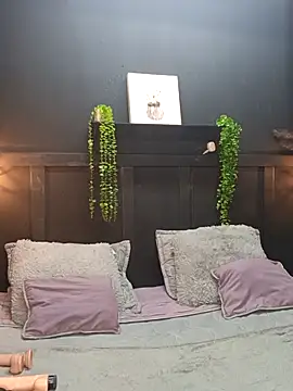 milk chloe  online show from April 21, 1:50 pm