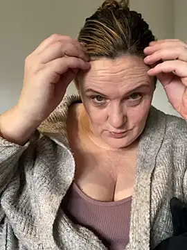 Busty-GilfQuinn online show from February 24, 10:13 am