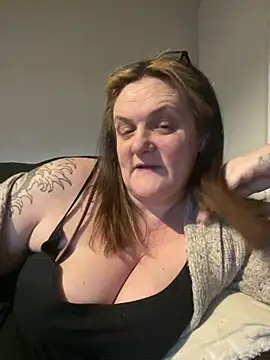 Busty-GilfQuinn online show from February 25, 5:11 pm