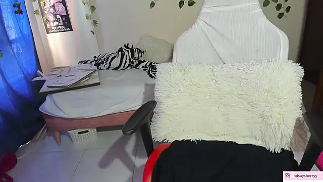 Lindsay Sherry online show from April 21, 8:12 pm