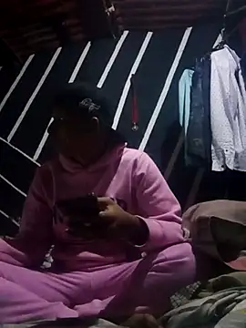 zeus23cm1 online show from February 24, 12:36 pm