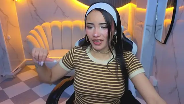 Daphne nicole b online show from March 15, 12:33 pm