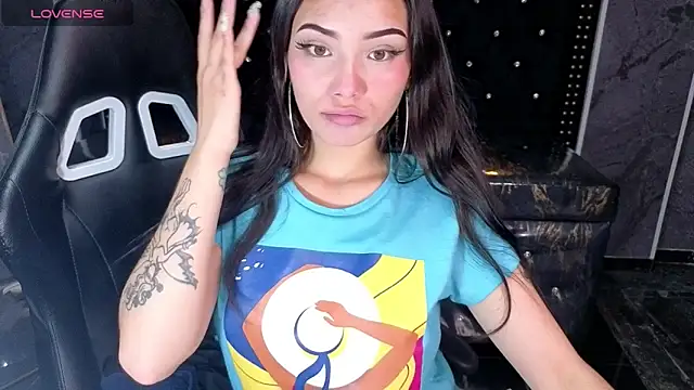 Snapshot of Daphne_nicole_b chatting on June 10, 1:10 pm Daphne nicole b online show from June 10, 1:10 pm