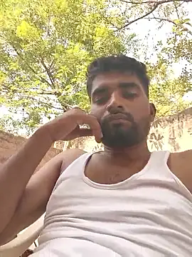 Snapshot of Fantasy_King_3939 chatting on May 17, 9:49 am Fantasy King 3939 online show from May 17, 9:49 am