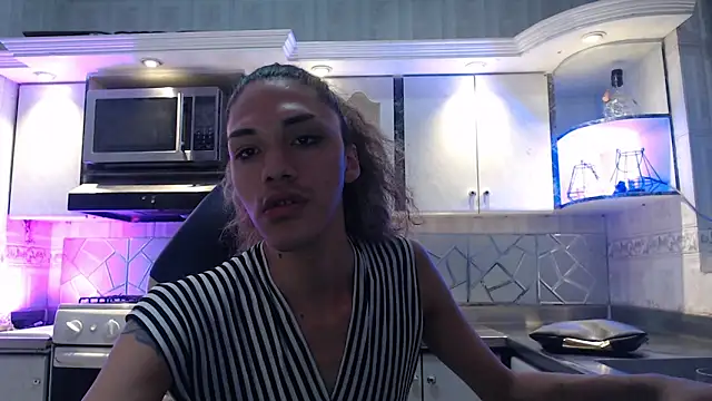 CrisOzzz online show from April 10, 5:28 pm