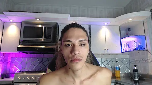 CrisOzzz online show from April 12, 6:35 pm