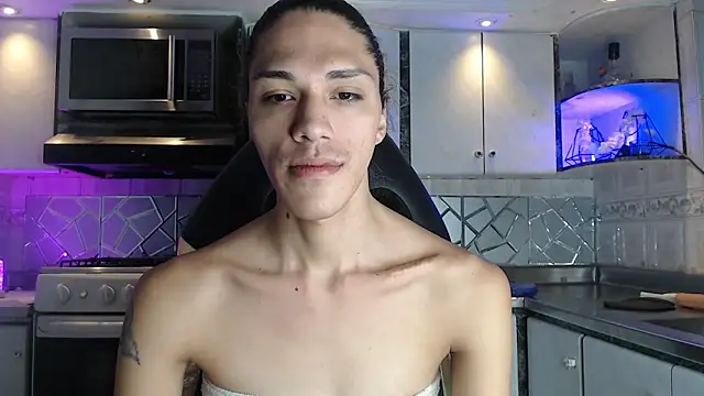 CrisOzzz online show from April 17, 5:16 pm