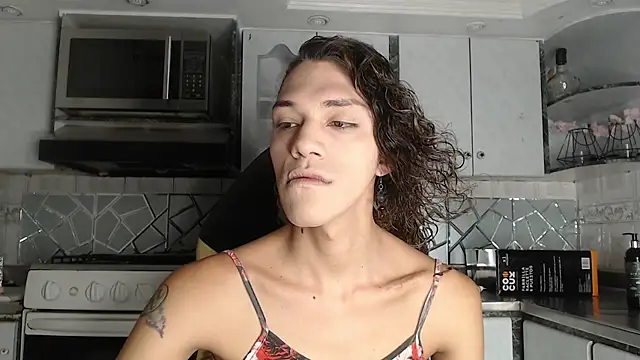 CrisOzzz online show from April 23, 5:59 pm