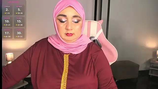 Snapshot of HijabiMilff chatting on June 4, 1:50 pm HijabiMilff online show from June 4, 1:50 pm