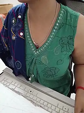 Queenlipx online show from April 21, 6:20 am