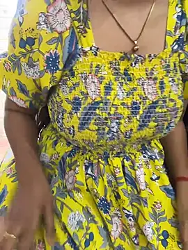 Queenlipx online show from August 3, 7:07 am
