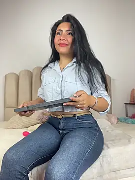 Snapshot of celeste_z chatting on April 30, 12:44 pm celeste z online show from April 30, 12:44 pm