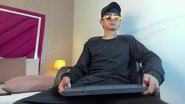 Dominic Foxx online show from February 27, 1:22 pm