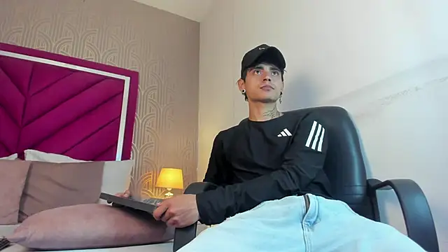 Dominic Foxx online show from March 6, 2:02 pm