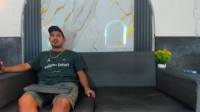 Latins on fire online show from April 19, 7:49 pm