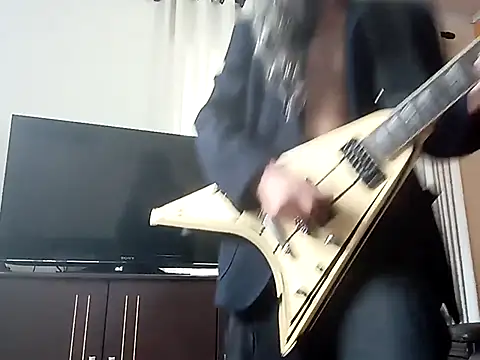 Snapshot of vladsexyguitar chatting on February 25, 11:31 am vladsexyguitar online show from February 25, 11:31 am