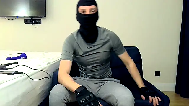 RyanRubber online show from April 3, 7:23 pm