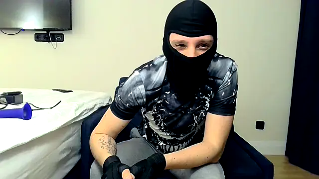 RyanRubber online show from April 8, 7:58 pm