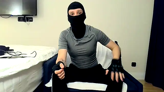 RyanRubber online show from April 11, 8:02 pm