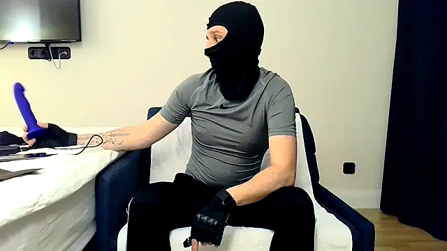 RyanRubber online show from April 13, 8:25 pm