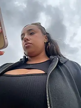 Eyssha online show from April 22, 9:27 pm