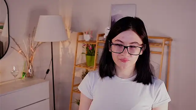 TwilaMode online show from March 2, 3:52 am