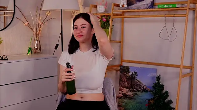 TwilaMode online show from March 2, 7:15 am