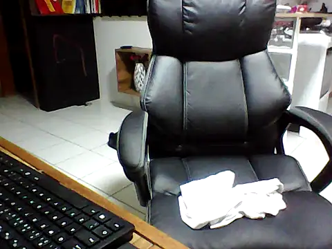 Snapshot of FabioZoe1 chatting on April 13, 12:05 am FabioZoe1 online show from April 13, 12:05 am