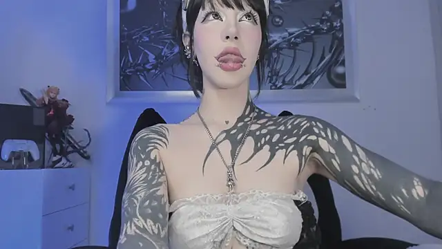 Snapshot of elledanielle chatting on May 15, 5:25 am elledanielle online show from May 15, 5:25 am