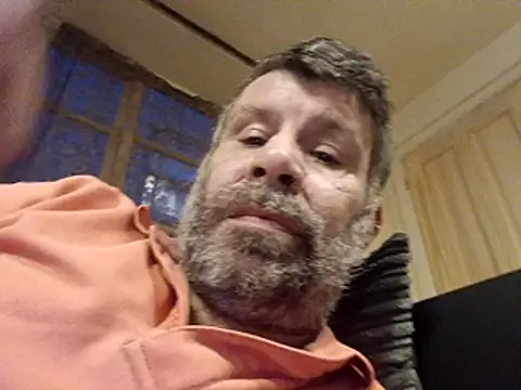 stud2512 online show from April 18, 7:18 pm