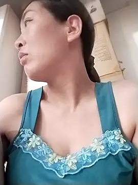 lris-Beauty77 online show from April 5, 7:55 pm