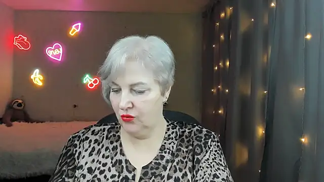 Mary-Leee online show from March 25, 2:56 pm