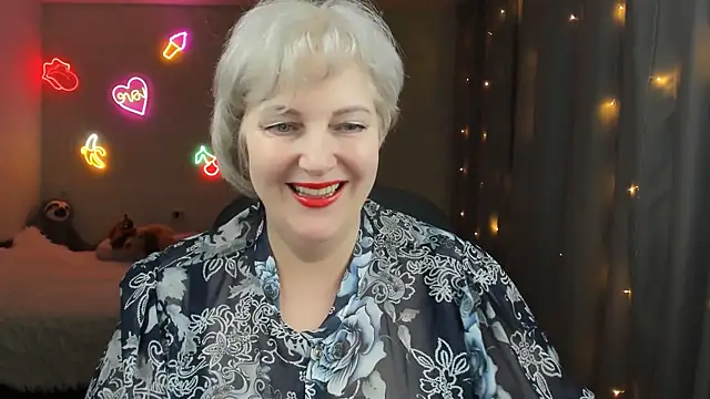 Mary-Leee online show from April 5, 1:30 pm