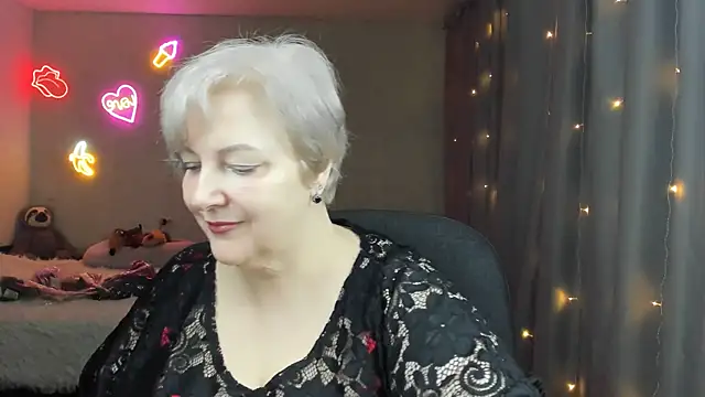 Mary-Leee online show from April 24, 5:32 am